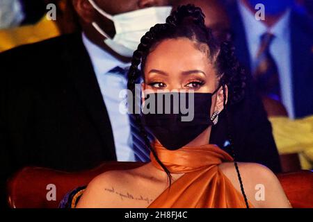 Il cantante Rihanna guarda alla cerimonia di inaugurazione presidenziale per segnare la nascita di una nuova repubblica alle Barbados, Bridgetown, Barbados. Data foto: Martedì 30 novembre 2021. Foto Stock