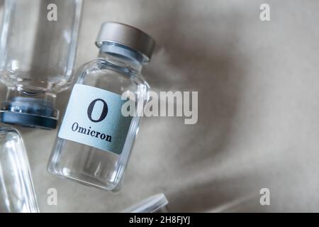 Vaccino per la variante Omicron del concetto di virus Covid-19 Foto Stock