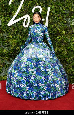 RINA Sawayama partecipa ai Fashion Awards 2021 presso la Royal Albert Hall. Londra, Regno Unito. 29/11/2021 Foto Stock
