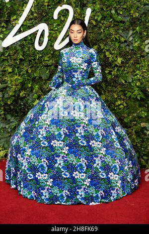 RINA Sawayama partecipa ai Fashion Awards 2021 presso la Royal Albert Hall. Londra, Regno Unito. 29/11/2021 Foto Stock