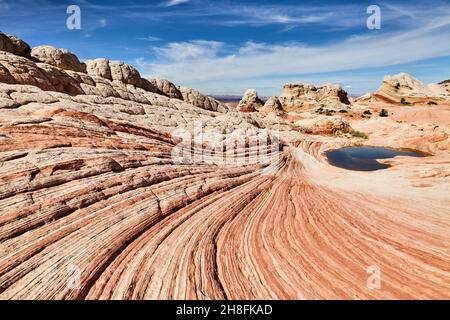 Tasca bianco, le formazioni rocciose scogliere Vermiglio monumento nazionale, Arizona, Stati Uniti d'America Foto Stock