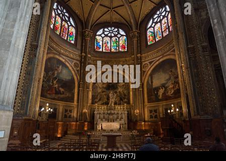 Il coro gotico altare nella chiesa Saint Eustache a Parigi, Francia Foto Stock
