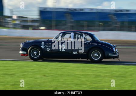 Grant Williams, Ross Hyett, Jaguar Mk2, HRDC Jack Sears Trophy, per 1958 a 1966 vetture Touring, 45 minuti di corse con pit stop obbligatorio, Motor Foto Stock