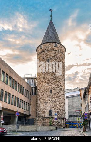 Il Druselturm è una torre rotonda alta 44 metri, l'ultimo residuo delle antiche fortificazioni della città di Kassel. Kassel, Assia settentrionale, Germania Foto Stock