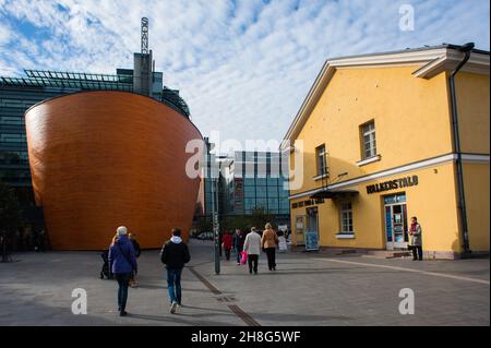 HELSINKI, FINLANDIA - 2 OTTOBRE 2021: Fuori Kampin Kappeli Chiesa del silenzio Foto Stock