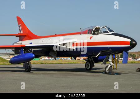 Hawker Hunter FGA.9 aereo jet fighter XE601, G-ETPS, sulla linea di volo al RAF Waddington Airshow 2011. In A&AEE, colori ETPS "Raspberry Ripple" Foto Stock