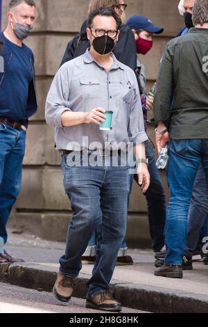 Il regista James Mangold ispeziona il set di Glasgow per le imminenti riprese di Indiana Jones 5. Credito: Euan Cherry Foto Stock