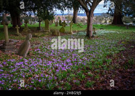 Il cimitero presso la chiesa di San Giovanni Battista, Cookham Dean Foto Stock