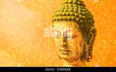 statua del buddha in posa calma di riposo.il Buddha Shakyamuni è un insegnante spirituale, una delle tre religioni mondiali. Dato il nome Siddhartha Gautama Siddhat Foto Stock