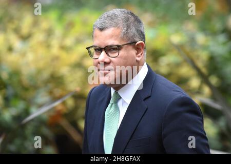 Westminster Londra, Regno Unito. 30 Nov 2021. Alok Sharma Presidente della COP26 partecipa ad una riunione del Gabinetto al n. 10 Downing Street. Credit: MARTIN DALTON/Alamy Live News Foto Stock