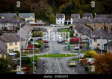 Tipico alloggio semi-indipendente a Ffordd Coed Mawr, Bangor r, Galles settentrionale. Foto Stock