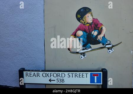 Weston-super-Mare, Somerset JPS, posteriore Oxford Street, murale skateboard Foto Stock