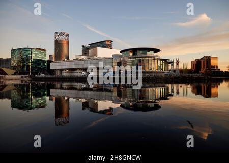 Salford Quays manchester Ship Canal, North Bay, MediaCityUK Waterfront The Alchemist e Lowry Theatre Foto Stock