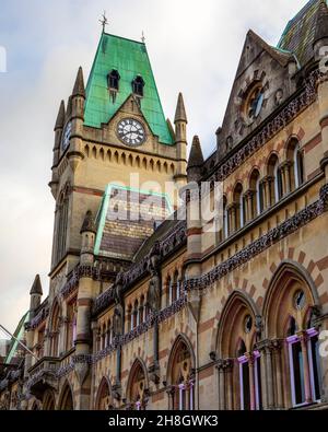 Winchester, Regno Unito - 27 novembre 2021: Vista esterna di Winchester Guildhall, nella città di Winchester, Hampshire, Regno Unito. Foto Stock