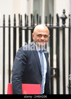 Londra, Regno Unito. 30 Nov 2021. Il Segretario della Salute Sajid Javid arriva a Downing Street per la riunione settimanale del Gabinetto. Credit: Uwe Deffner/Alamy Live News Foto Stock