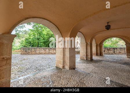 Archi del Santuario della Virgen de la Fuente a Penarroya Foto Stock