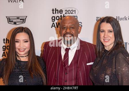 NEW YORK, NEW YORK - NOVEMBRE 29: (L-R) Nina Yang Bongiovi, Forest Whitaker, e Margot hanno partecipato ai Gotham Awards 2021 presentati dal Gotham Film & Media Institute presso Cipriani Wall Street il 29 novembre 2021 a New York City. Foto Stock