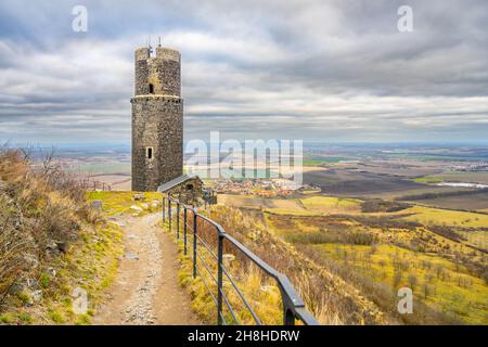 Torre Nera del castello medievale di Hazmburk Foto Stock
