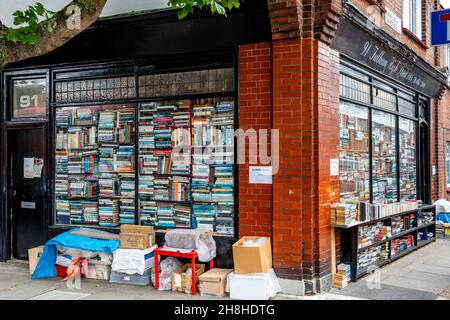 Un coloratissimo Book Shop a Putney, Londra, Regno Unito. Foto Stock