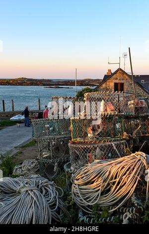 Francia, Manica, Isole Chausey, tramonto sul suono e il suo molo Foto Stock