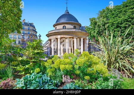 Francia, Parigi, parco Monceau, rotunda, ex padiglione a pedaggio del bastione degli agricoltori generali costruito dall'architetto Claude Nicolas Ledoux Foto Stock