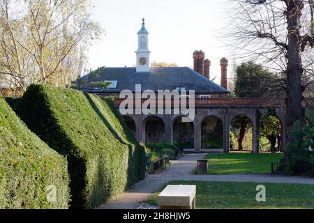 Londra, Grande Londra, Inghilterra, novembre 28 2021: Holland Park in autunno. Foto Stock