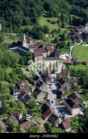 Francia, Giura, il reculee de Baume les Messieurs visto dal belvedere di Granges sur Baume, Abbazia di San Pietro Foto Stock
