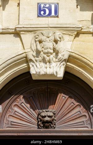 Francia, Mosa, Bar le Duc etichettato Ville d'art et d'histoire (Città d'arte e di storia), dettaglio della porta di una delle case in stile rinascimentale in rue du Bourg (Bourg Street) nella parte bassa della città Foto Stock