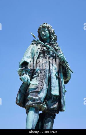 Francia, Yvelines, Versailles, il Giardino della cucina del Re, la Statua di Jean Baptiste de la Quintinie, direttore dei giardini reali e creatore di Luigi XIV orto nel 1683 Foto Stock