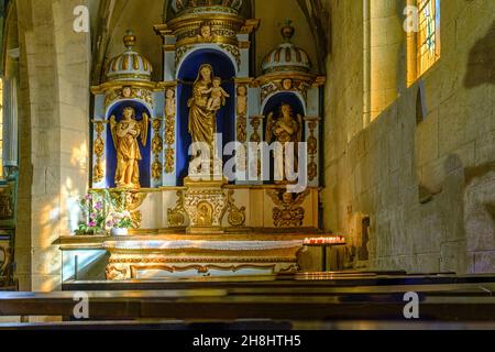Francia, Aveyron, Estaing, etichettato uno dei più bei villaggi in Francia, chiesa di saint Fleuret Foto Stock