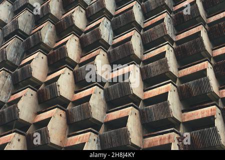 Stile architettonico modernista sovietico a Dombay, Montagne del Caucaso nella regione di Karachay-Cherkesia, Russia. Foto Stock