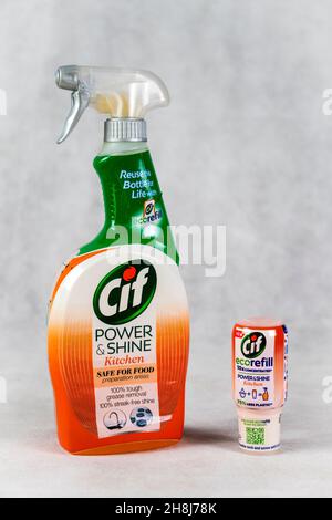 Potenza cif e lucentezza detergente per bagno Foto stock - Alamy