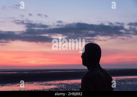 Anthonoy Gormley è un altro luogo al tramonto Foto Stock