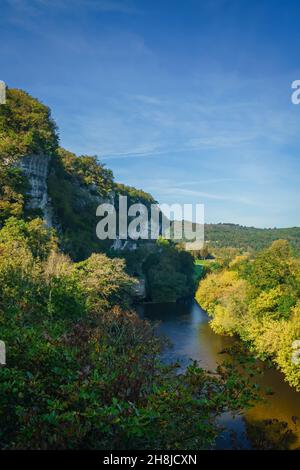 Forte e troglodita città di la Roque Saint-Christophe. Francia Foto Stock