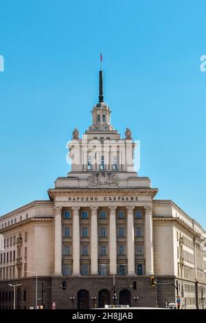 Sofia, Bulgaria - 13 marzo 2020: Ufficio Casa dell'Assemblea Nazionale, ex Casa del Partito Comunista bulgaro situato sull'Indipendenza Foto Stock