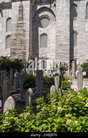 Tombe ottomane nel cimitero della Moschea di Suleymaniye Foto Stock