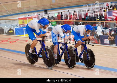 Italian Team Pursuit, medaglie d'oro in pista nei Giochi Olimpici di Tokyo 2020. Guidato dal campione del mondo Filippo Ganna. Foto Stock