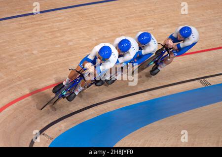 Italian Team Pursuit, medaglie d'oro in pista nei Giochi Olimpici di Tokyo 2020. Guidato dal campione del mondo Filippo Ganna. Foto Stock