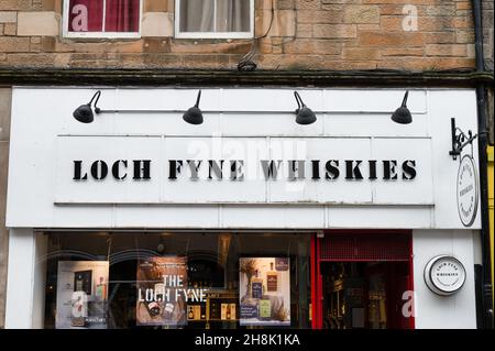 Edimburgo, Scozia - 20 novembre 2021: Negozio Loch Fyne Whiskies a Edimburgo. Foto Stock