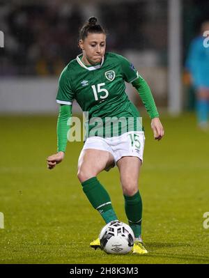 Lucy Quinn della Repubblica d'Irlanda durante le Qualifiche della Coppa del mondo FIFA femminile - Gruppo A incontro tra la Repubblica d'Irlanda e la Georgia al Tallaght Stadium di Dublino. Data foto: Martedì 30 novembre 2021. Foto Stock