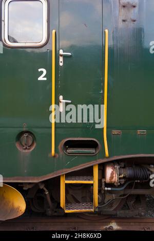 Porta verde del treno Foto Stock