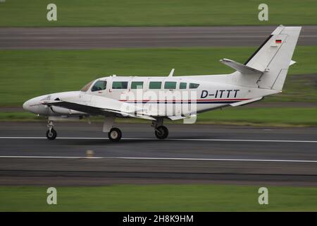D-ITTT, a Reims-Cessna F406 Caravan II operata da Air-Taxi Europe GmbH, presso l'aeroporto internazionale di Prestwick in Ayrshire, Scozia. Foto Stock