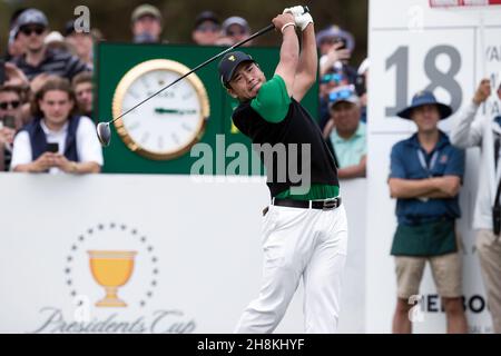 Hideki Matsuyama del Giappone colpisce il suo colpo del tee durante il secondo turno del credito della tazza dei presidenti: Notizie dal vivo di Alamy/di velocità dei mezzi Foto Stock