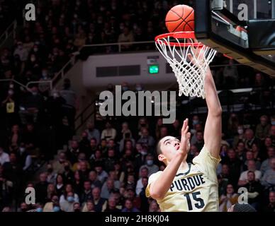 Novembre 30; West Lafayette, Indiana, USA; Purdue Boilermakers Center Zach Edey (15) si presenta come un palato nella prima metà di una partita di basket tra i Florida state Seminoles e i Purdue Boilermakers alla Mackey Arena. Credito obbligatorio: Sandra Dukes/CSM. Foto Stock