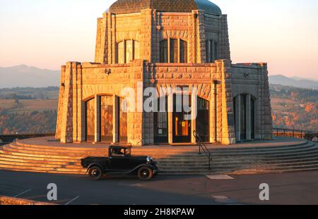 Vista casa a Crown Point lungo la Columbia River Gorge, Oregon Foto Stock