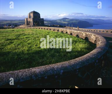 Vista casa a Crown Point lungo la Columbia River Gorge, Oregon Foto Stock