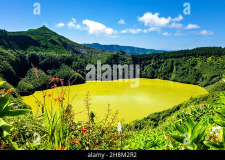 Lagoa de Santiago, Isola di São Miguel, Azzorre, Astéro, Portogallo, Europa. Vista da Miradouro da Lagoa de Santiago. Foto Stock