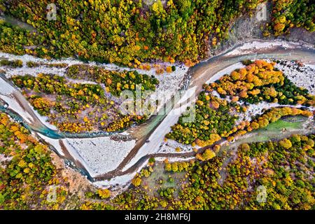 Da qualche parte nella regione di Aspropotamos (vicino al ponte di Alekos), Trikala, Tessaglia, Grecia. Aspropotamos è anche noto come fiume Acheloos. Foto Stock