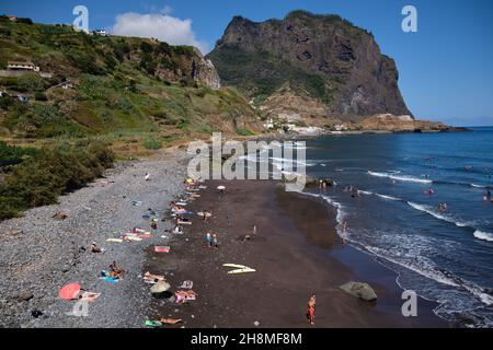 Spiaggia di Maiata, Porto da Cruz, Isola di Madeira Foto Stock