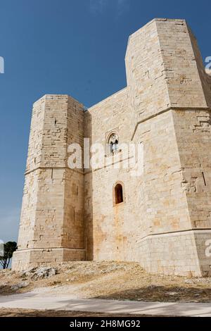 Castel del Monte (Castello del Monte), antico castello sito patrimonio dell'umanità su una collina ad Andria, in Puglia Foto Stock